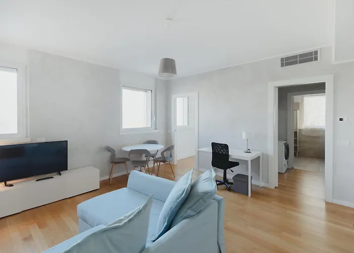 Gohost - Next To The Olympic Village Terrace Apartments