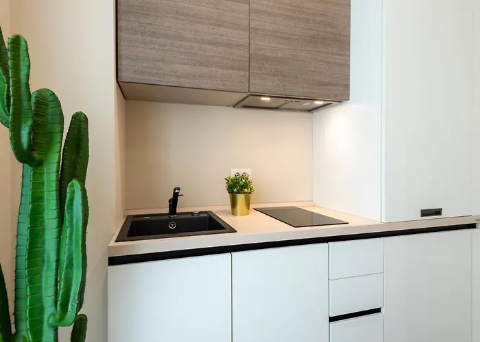 Duomo Apartments B Home - Cozy Two Bedrooms & Bathroom